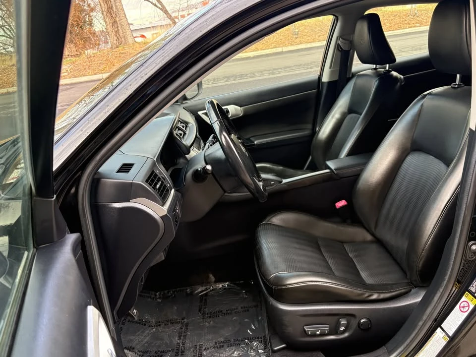 2012 Lexus CT - Image 13 of 19
