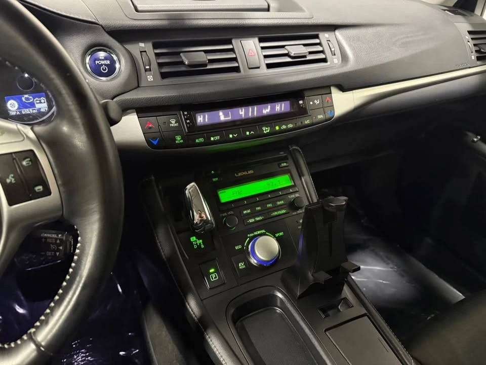 2012 Lexus CT - Image 11 of 16