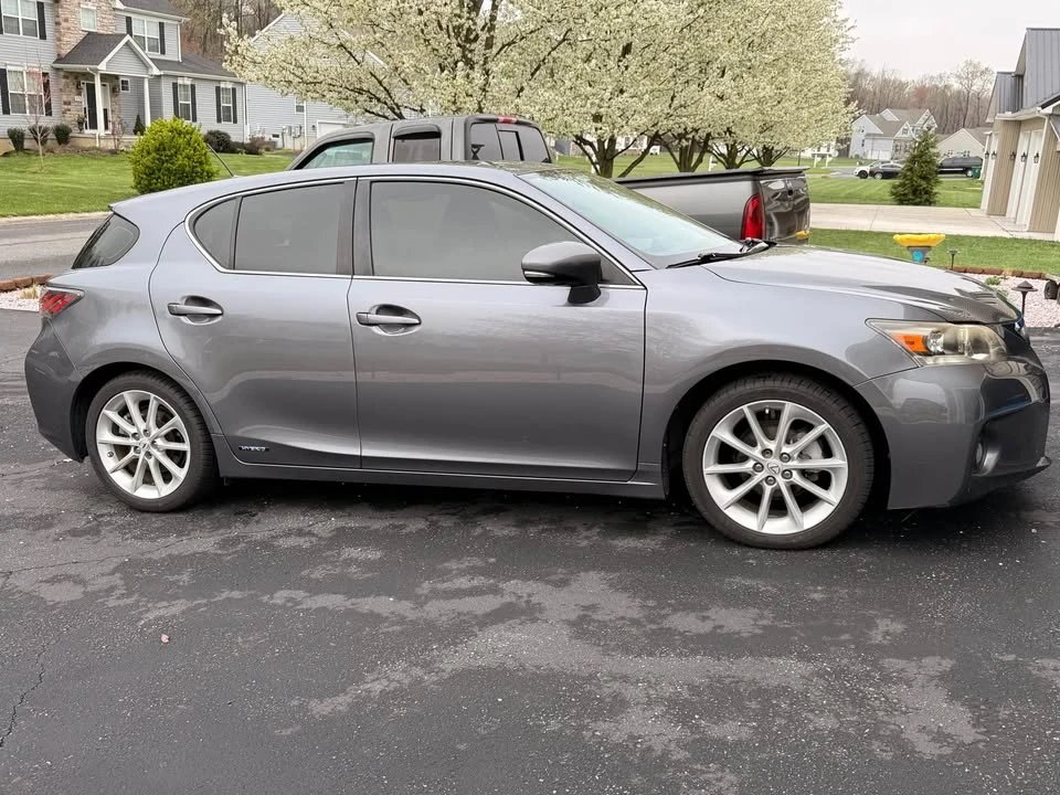 2012 Lexus CT - Image 2 of 9