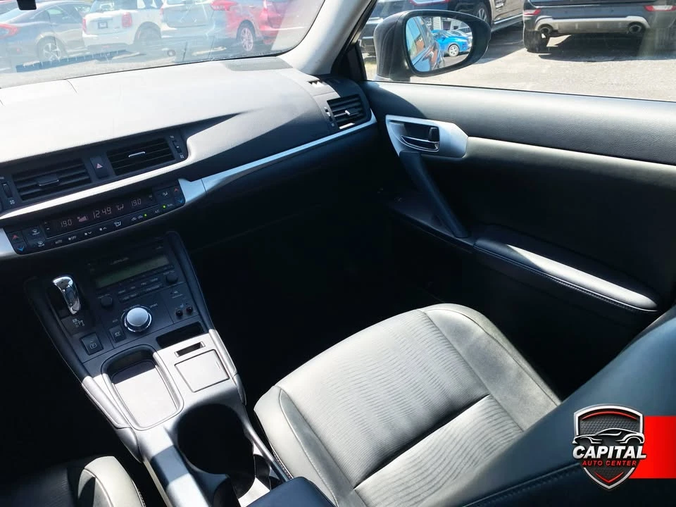 2012 Lexus CT - Image 10 of 16