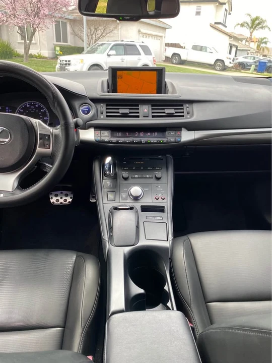 2012 Lexus CT - Image 9 of 10