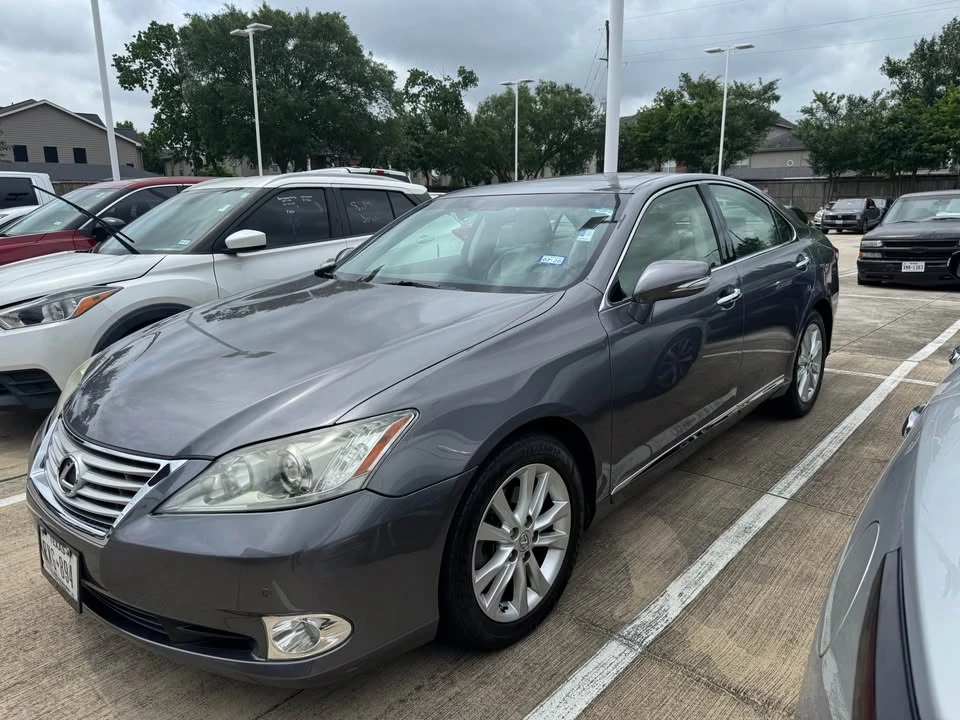 2012 Lexus ES 5th Gen - Image 2 of 8