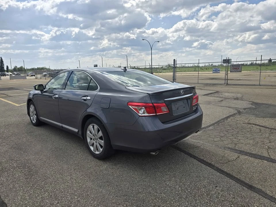 2012 Lexus ES 5th Gen - Image 11 of 16