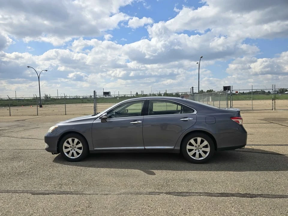 2012 Lexus ES 5th Gen - Image 10 of 16