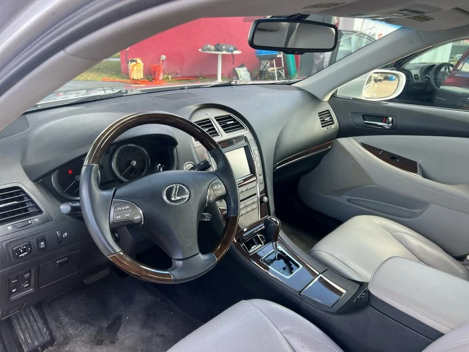 2012 Lexus ES 5th Gen - Image 5 of 8