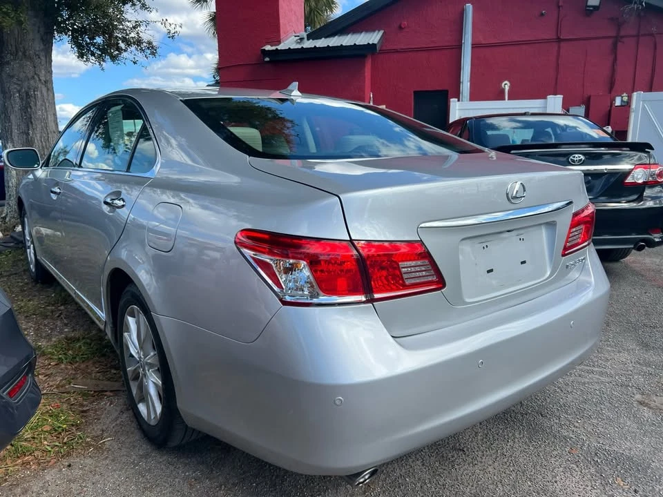 2012 Lexus ES 5th Gen - Image 2 of 8