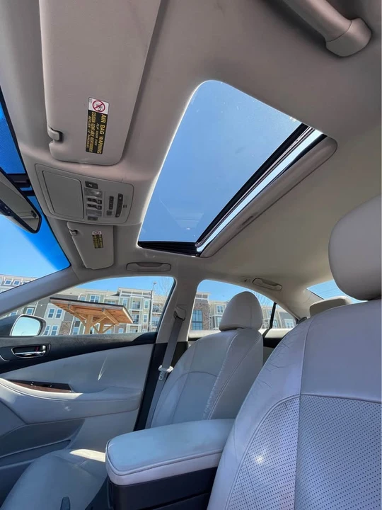 2012 Lexus ES 5th Gen - Image 11 of 20