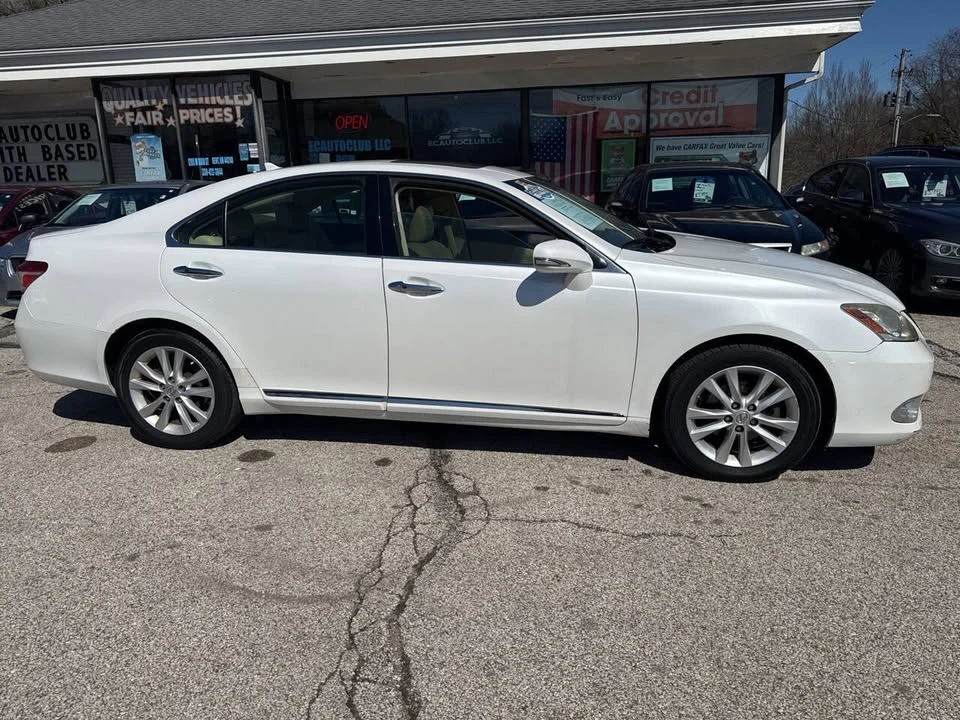 2012 Lexus ES 5th Gen - Image 5 of 19