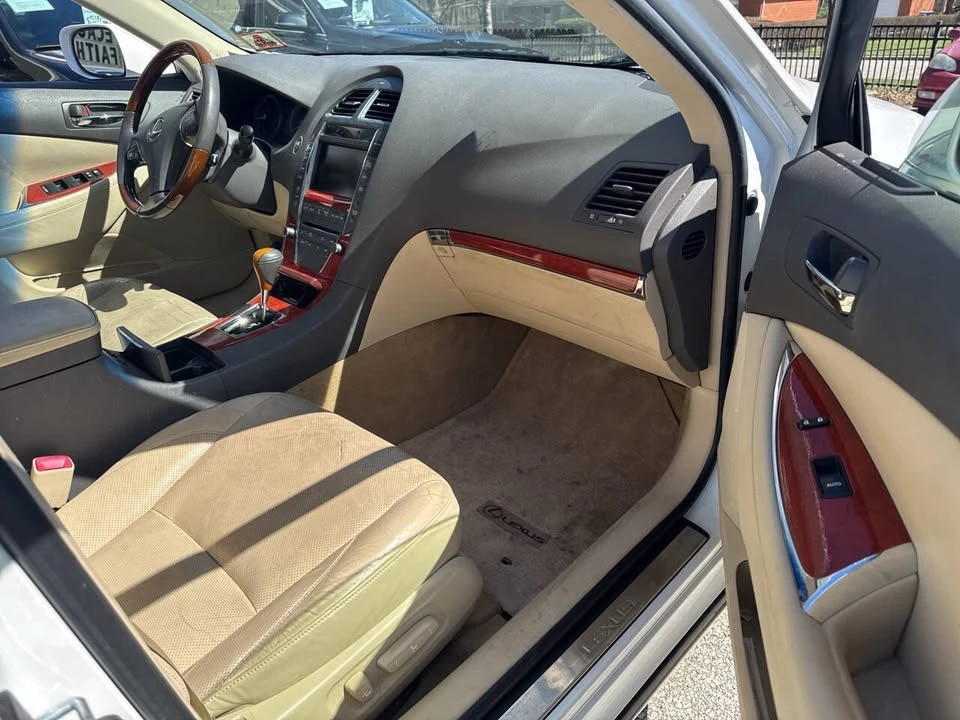 2012 Lexus ES 5th Gen - Image 16 of 19