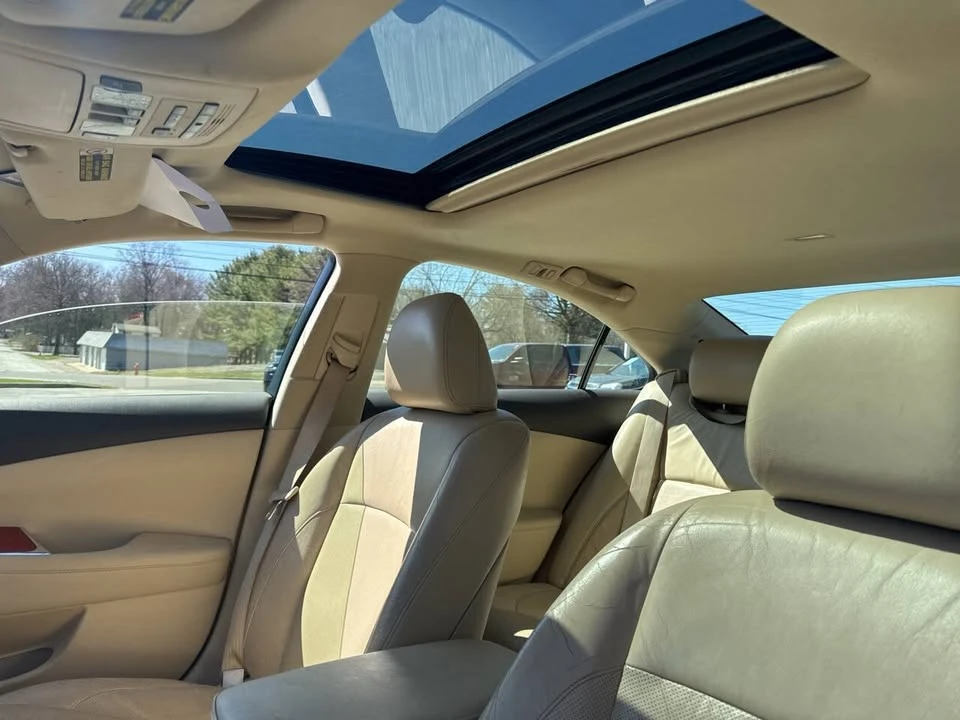 2012 Lexus ES 5th Gen - Image 6 of 19