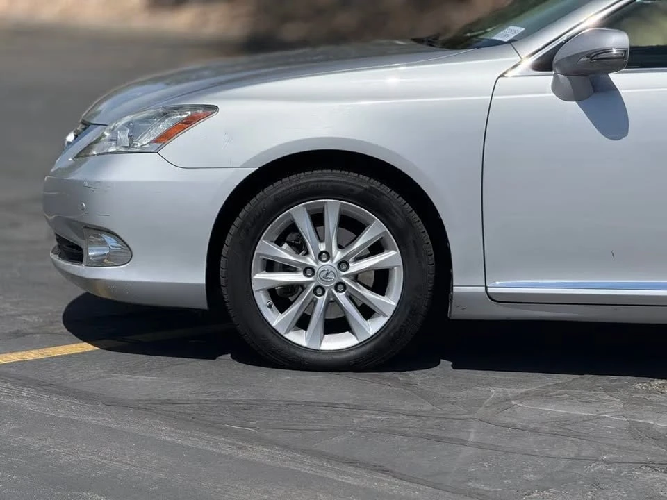 2012 Lexus ES 5th Gen - Image 7 of 13