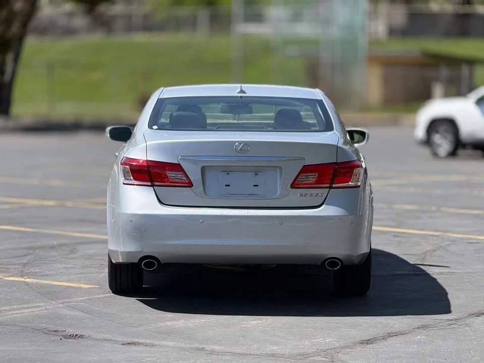 2012 Lexus ES 5th Gen - Image 5 of 13