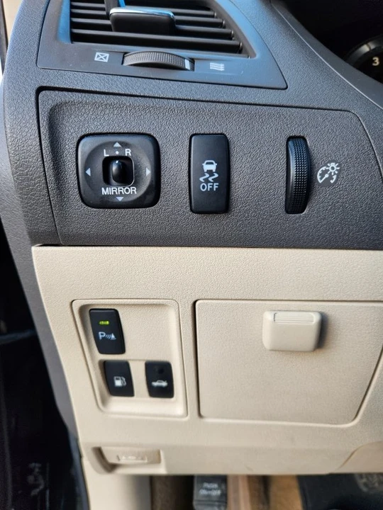 2012 Lexus ES 5th Gen - Image 14 of 19