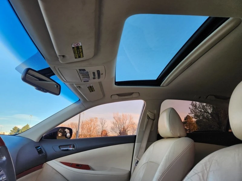 2012 Lexus ES 5th Gen - Image 10 of 19