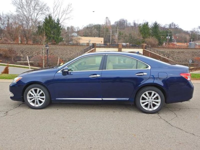 2012 Lexus ES 5th Gen - Image 11 of 19