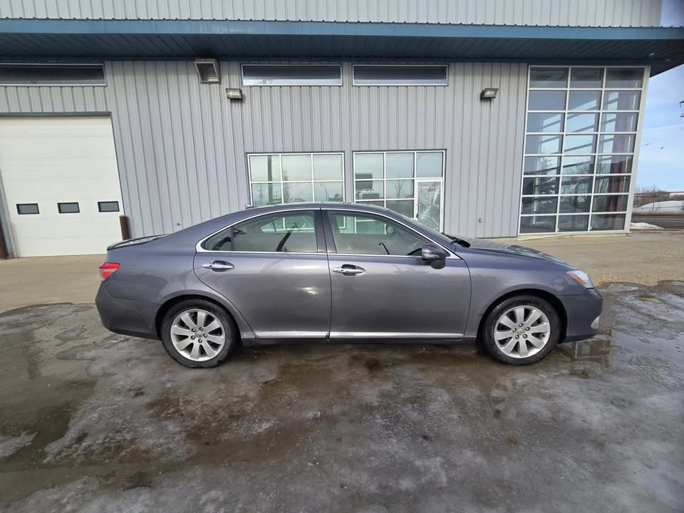 2012 Lexus ES 5th Gen - Image 2 of 15
