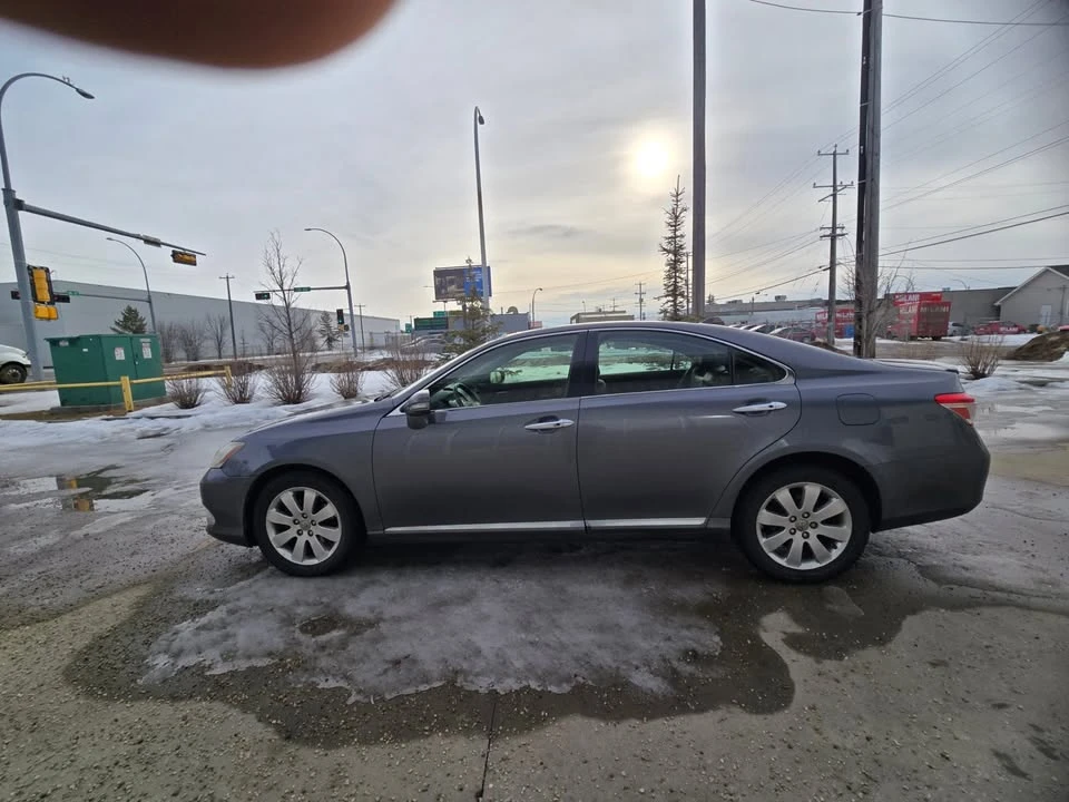 2012 Lexus ES 5th Gen - Image 4 of 15