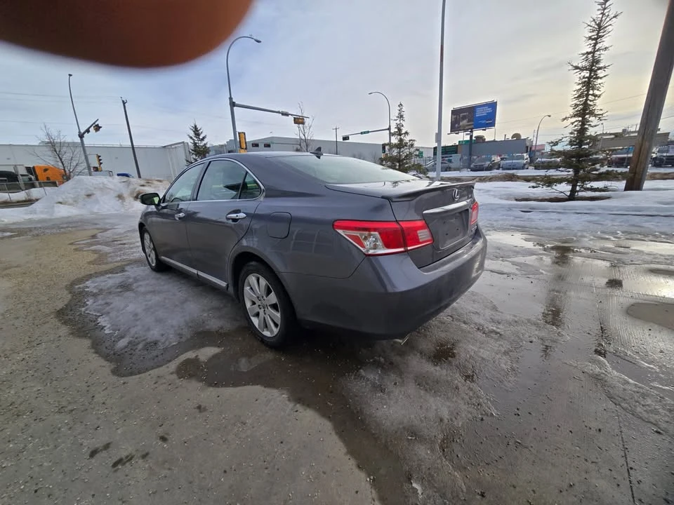 2012 Lexus ES 5th Gen - Image 5 of 15