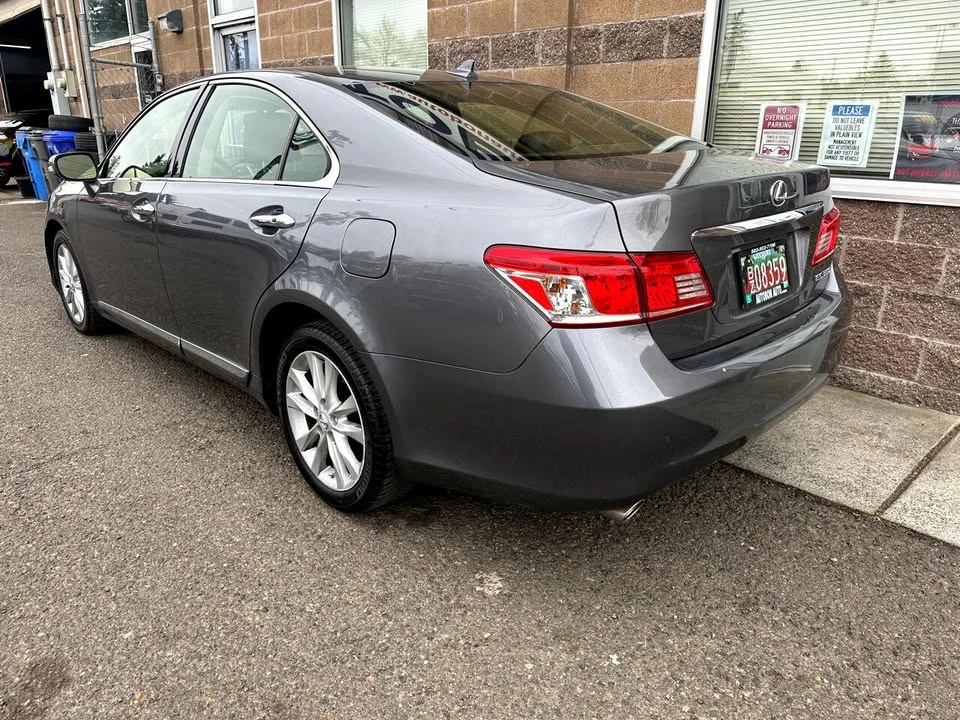 2012 Lexus ES 5th Gen - Image 4 of 19