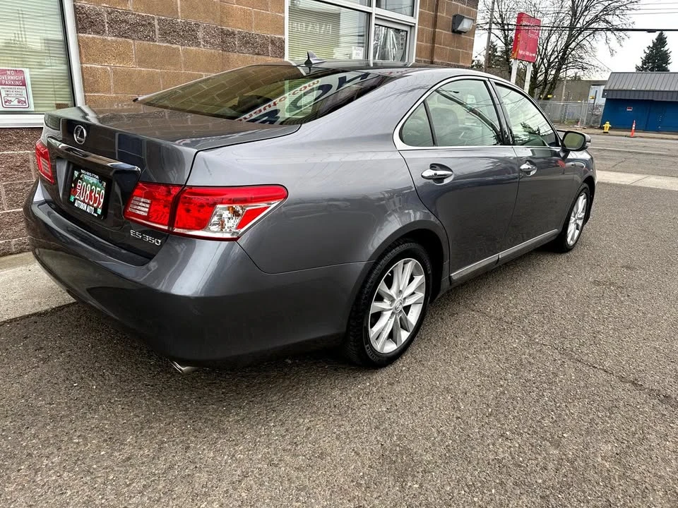 2012 Lexus ES 5th Gen - Image 16 of 19