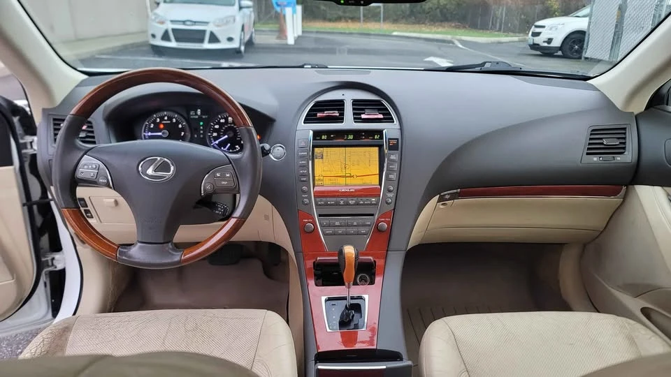 2012 Lexus ES 5th Gen - Image 13 of 19