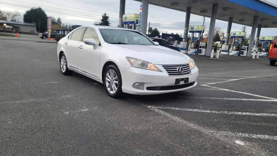 2012 Lexus ES 5th Gen - Image 11 of 19