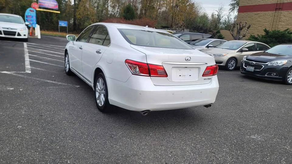 2012 Lexus ES 5th Gen - Image 3 of 19