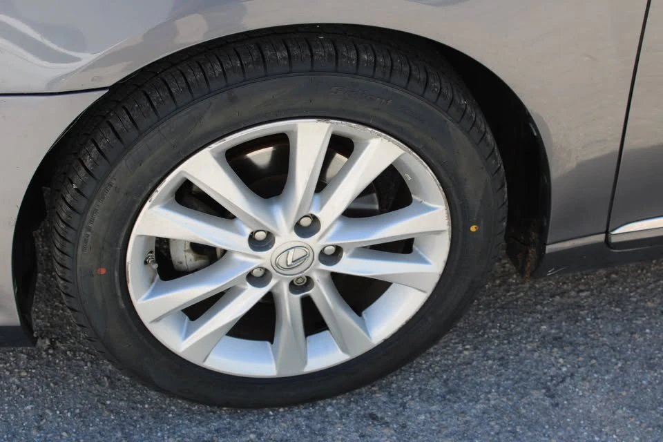 2012 Lexus ES 5th Gen - Image 11 of 13