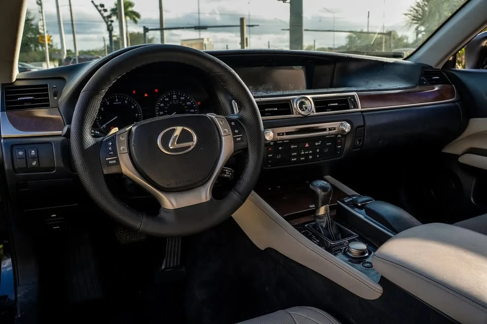 2012 Lexus GS 4th Gen - Image 11 of 20