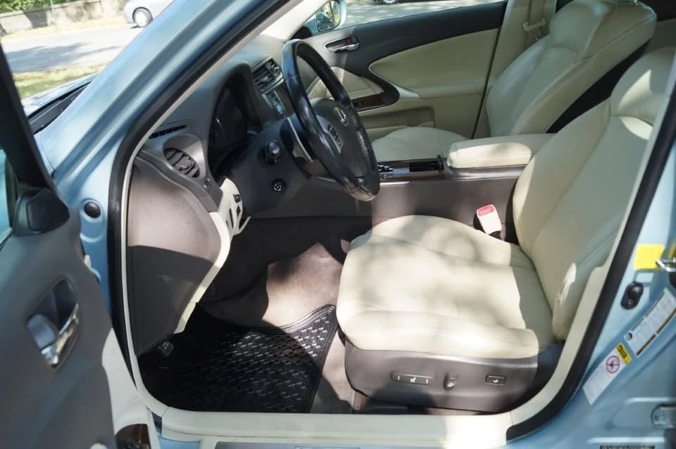 2012 Lexus IS 2nd Gen - Image 17 of 20