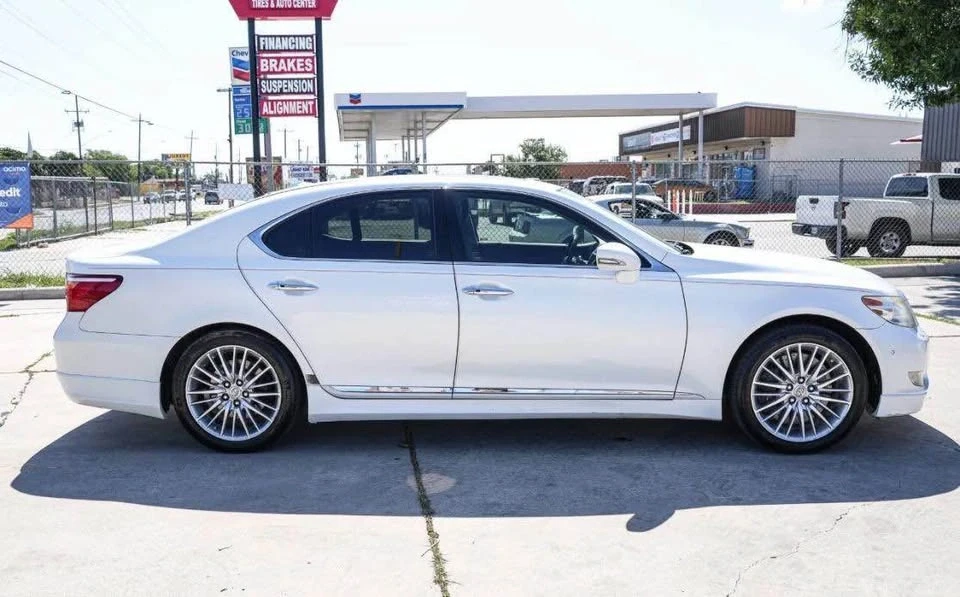 2012 Lexus LS 4th Gen - Image 7 of 20