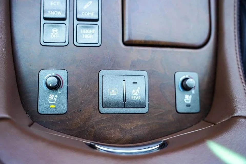 2012 Lexus LS 4th Gen - Image 16 of 20
