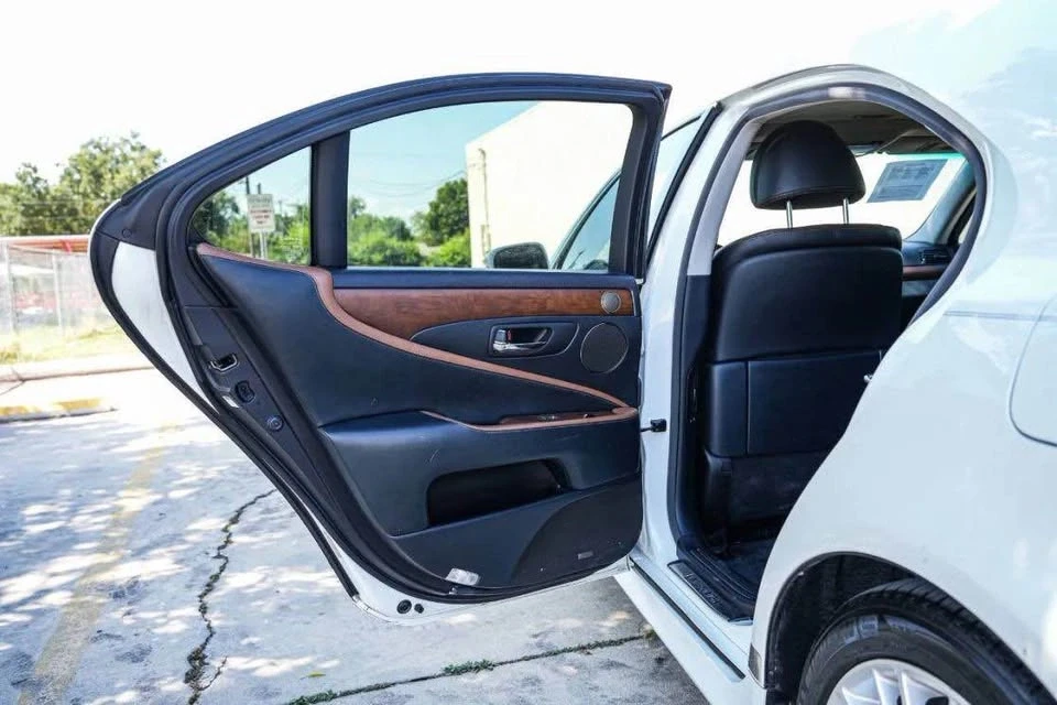 2012 Lexus LS 4th Gen - Image 15 of 20