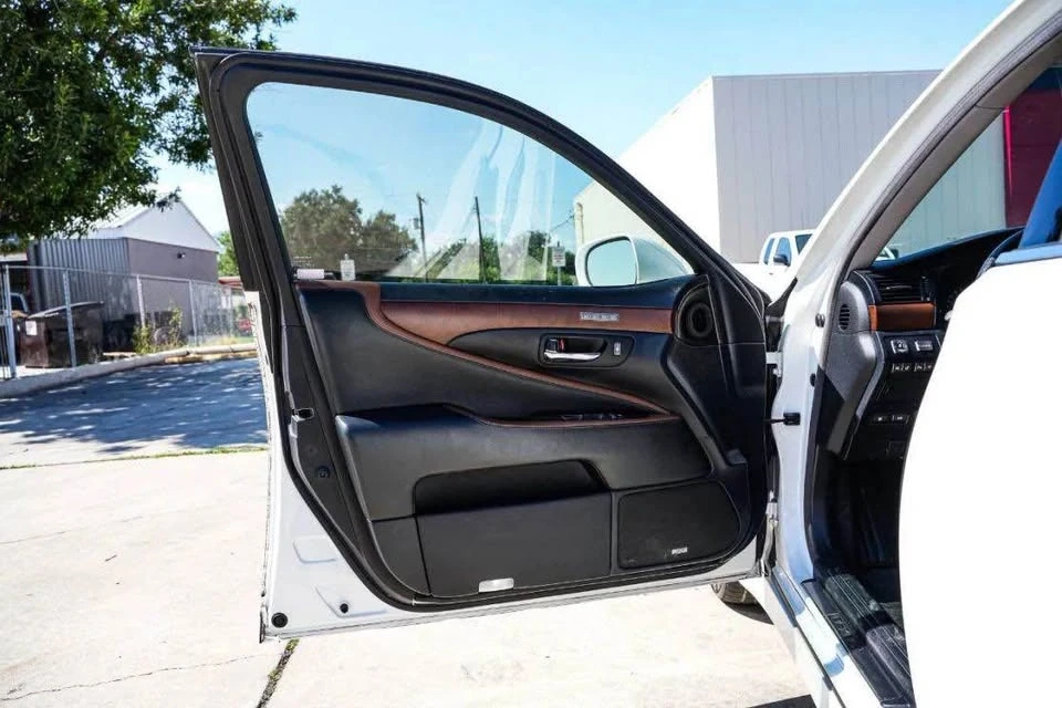 2012 Lexus LS 4th Gen - Image 10 of 20
