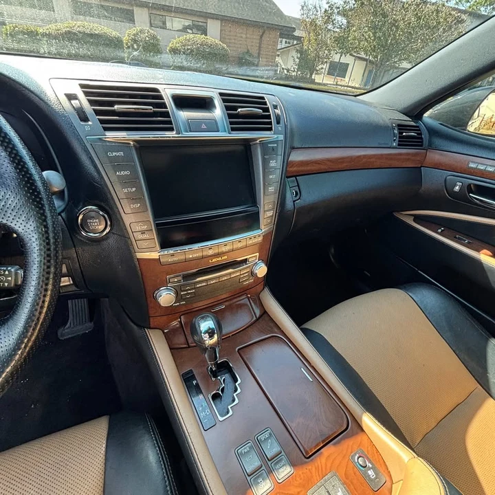 2012 Lexus LS 4th Gen - Image 11 of 16