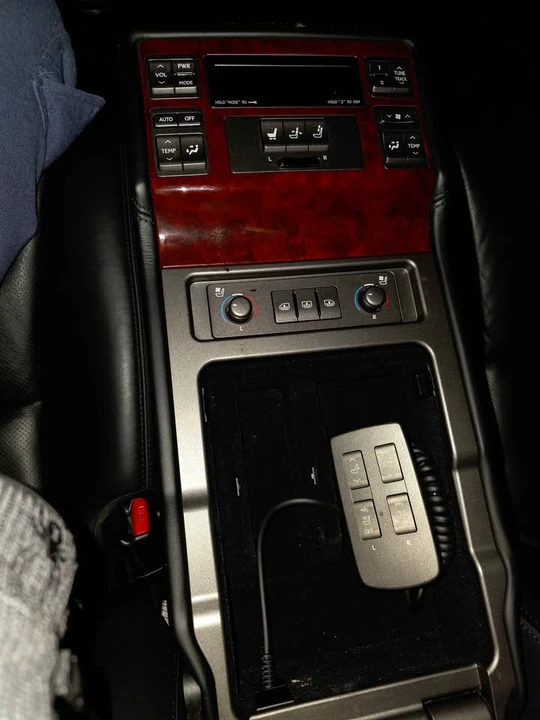 2012 Lexus LS 4th Gen - Image 9 of 10