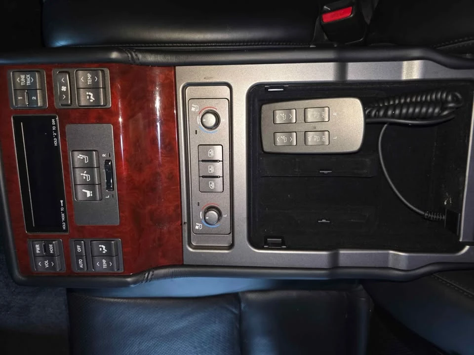 2012 Lexus LS 4th Gen - Image 14 of 17