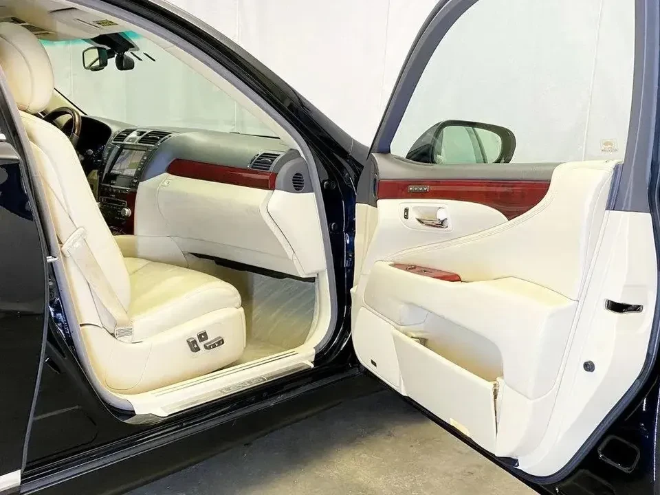 2012 Lexus LS 4th Gen - Image 16 of 18