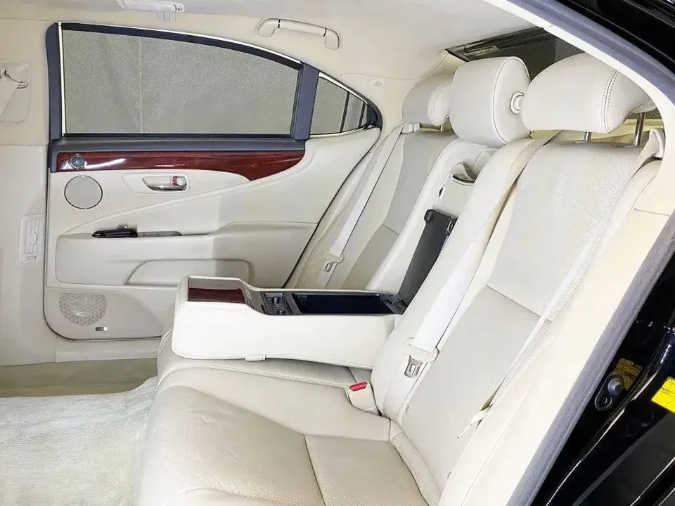 2012 Lexus LS 4th Gen - Image 14 of 18