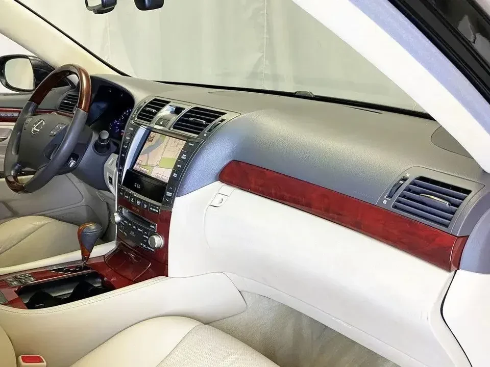 2012 Lexus LS 4th Gen - Image 17 of 18