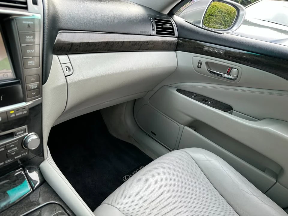2012 Lexus LS 4th Gen - Image 6 of 8