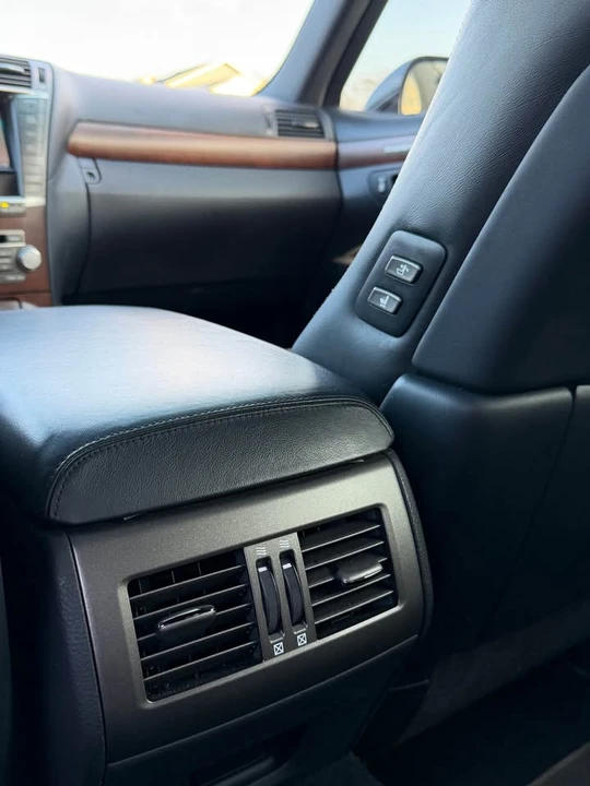 2012 Lexus LS 4th Gen - Image 15 of 18