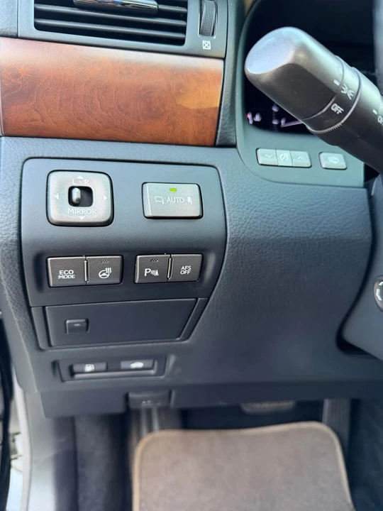 2012 Lexus LS 4th Gen - Image 17 of 18