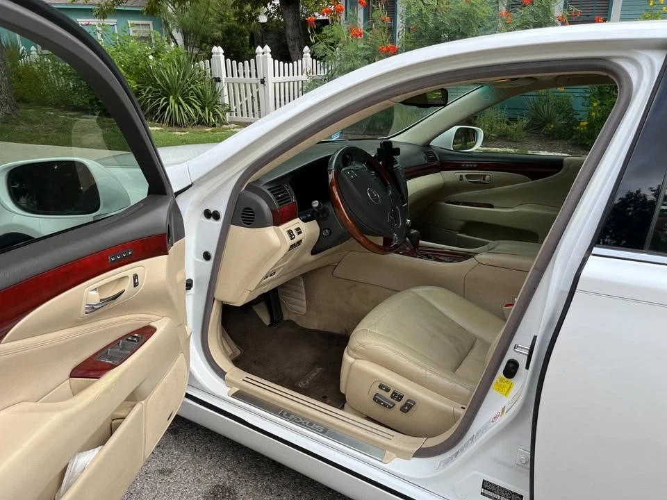 2012 Lexus LS 4th Gen - Image 8 of 12