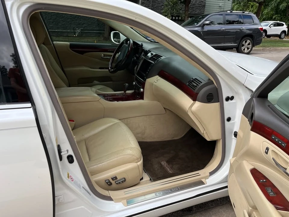 2012 Lexus LS 4th Gen - Image 6 of 12