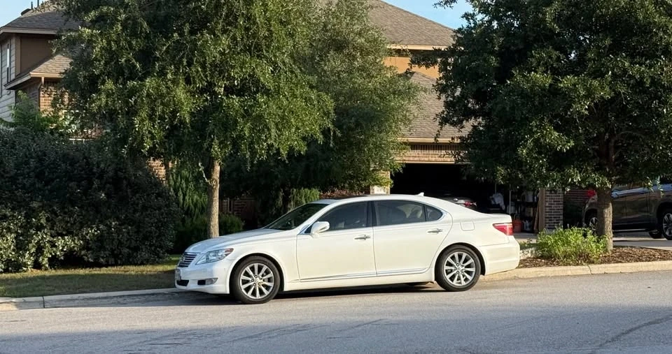 2012 Lexus LS 4th Gen - Image 11 of 12