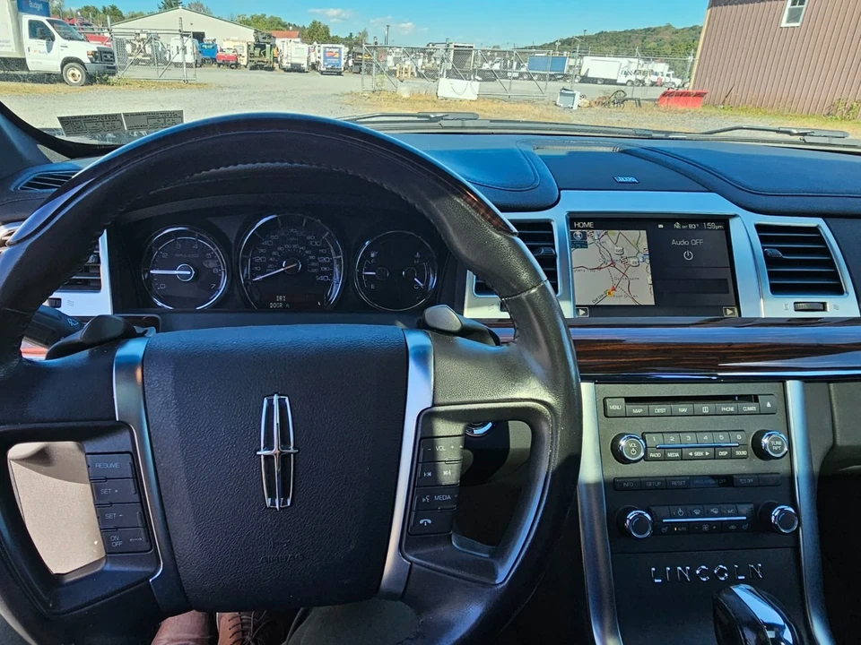 2012 Lincoln MKS - Image 12 of 19