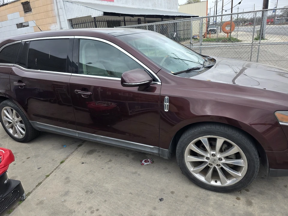 2012 Lincoln MKT - Image 2 of 16