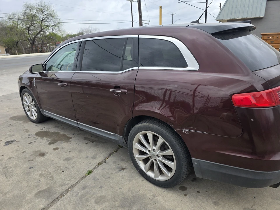 2012 Lincoln MKT - Image 5 of 16