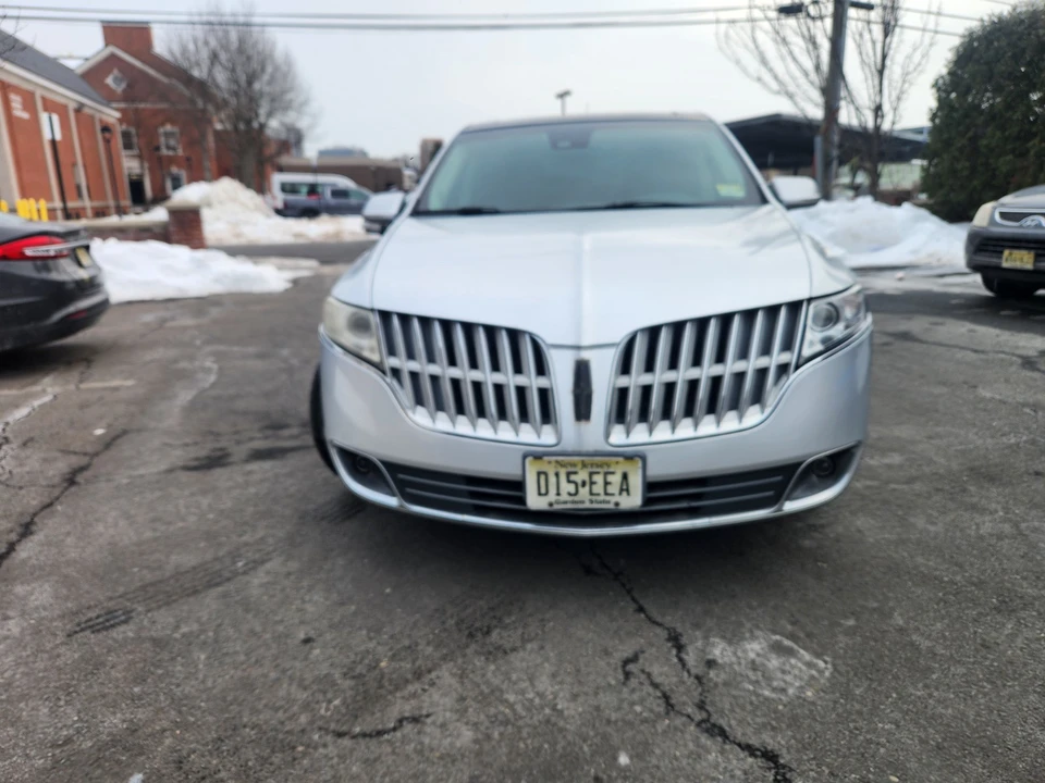 2012 Lincoln MKT - Image 2 of 16